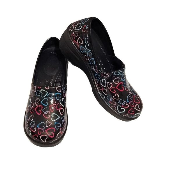 Easy Works by Easy Street Women's Laurie Clog, Black Multi Hearts Patent - Picture 1 of 8